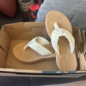 Roxy white platform flip flop sandals